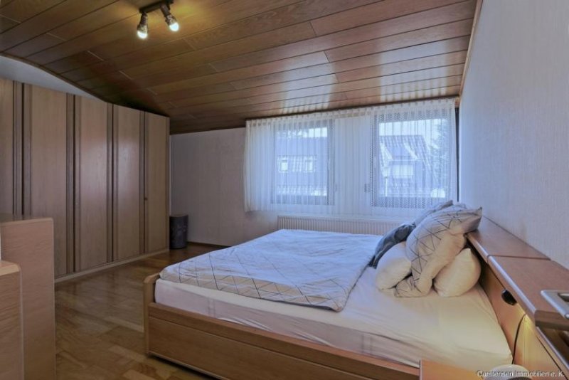 Mönchengladbach REIHENMITTELHAUS MIT CHARAKTER … DREI EBENEN VOLLER MÖGLICHKEITEN … SOFORT BEZUGSFERTIG Haus kaufen