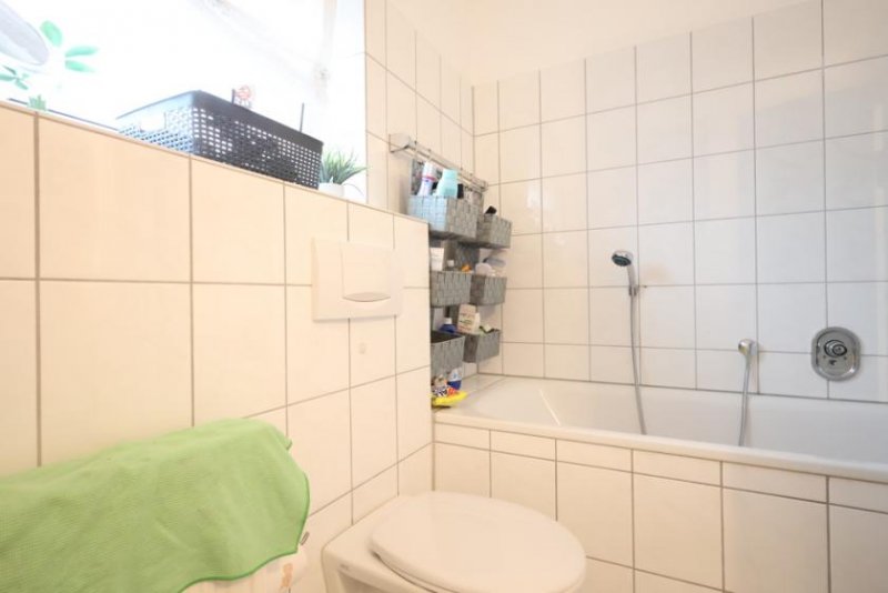 Mönchengladbach „Junges Renditehaus in Bestlage Mönchengladbach" 6 Wohnungen, Garagen und Top-Mieterstruktur Gewerbe kaufen