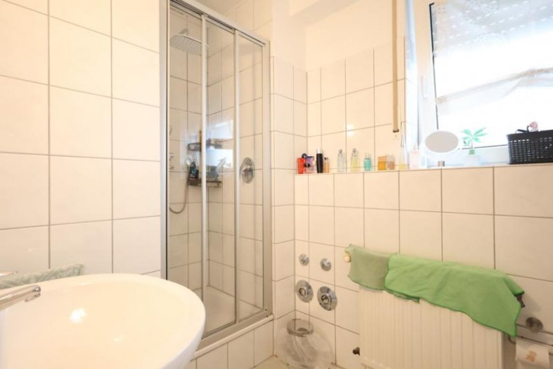 Mönchengladbach „Junges Renditehaus in Bestlage Mönchengladbach" 6 Wohnungen, Garagen und Top-Mieterstruktur Gewerbe kaufen