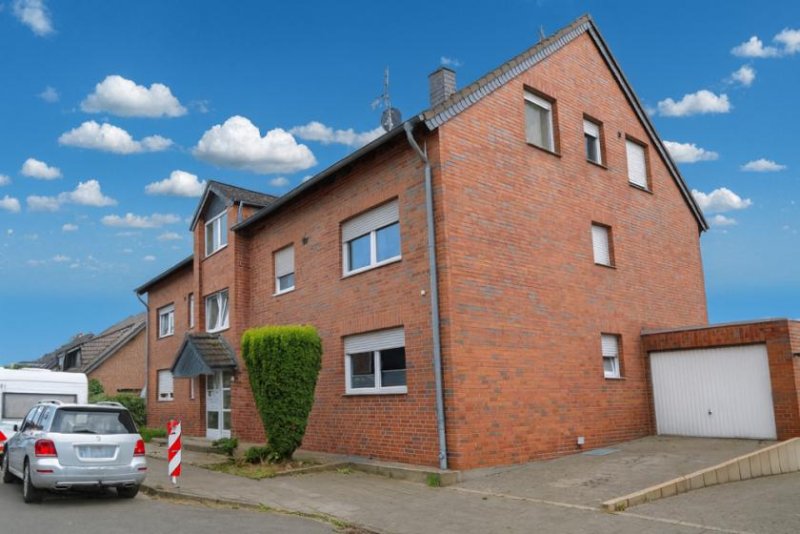 Mönchengladbach „Junges Renditehaus in Bestlage Mönchengladbach" 6 Wohnungen, Garagen und Top-Mieterstruktur Gewerbe kaufen