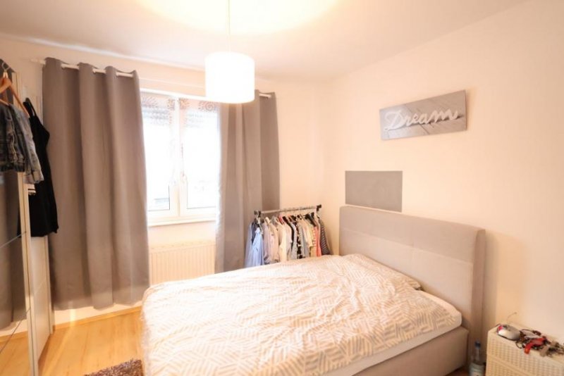 Mönchengladbach „Junges Renditehaus in Bestlage Mönchengladbach" 6 Wohnungen, Garagen und Top-Mieterstruktur Gewerbe kaufen