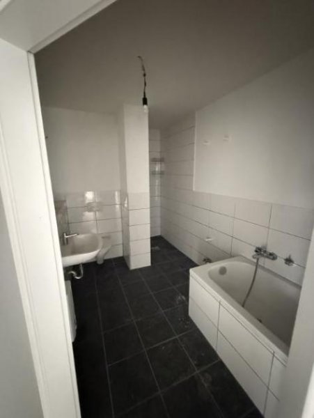 Mönchengladbach Renditestarkes Investment in 1A-Lage: 14 Wohnungen, 4 Gewerbeeinheiten, Stellplätze & Garagen Gewerbe kaufen
