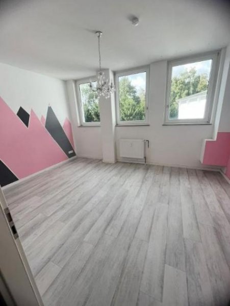 Mönchengladbach Renditestarkes Investment in 1A-Lage: 14 Wohnungen, 4 Gewerbeeinheiten, Stellplätze & Garagen Haus kaufen
