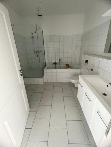 Mönchengladbach Renditestarkes Investment in 1A-Lage: 14 Wohnungen, 4 Gewerbeeinheiten, Stellplätze & Garagen Gewerbe kaufen