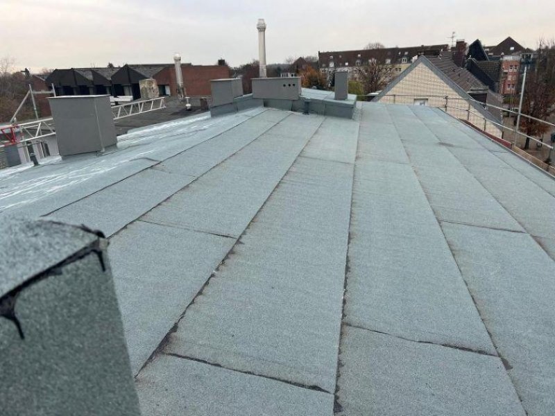 Mönchengladbach Renditestarkes Investment in 1A-Lage: 14 Wohnungen, 4 Gewerbeeinheiten, Stellplätze & Garagen Gewerbe kaufen