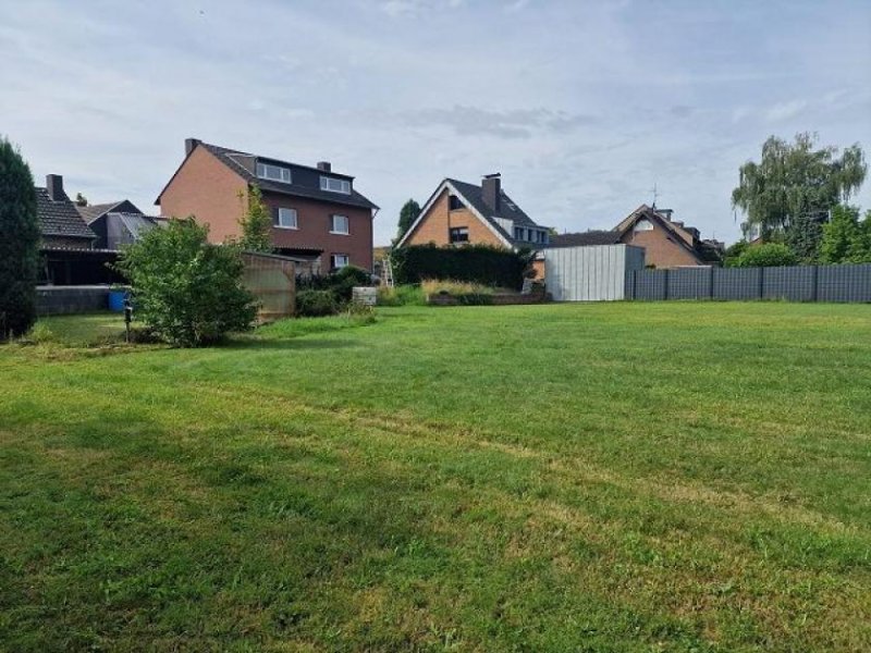 Neuss *Interessantes Grundstück - teils bebaut mit einem Mehrfamilienhaus - mit vielen Möglichkeiten* Grundstück kaufen