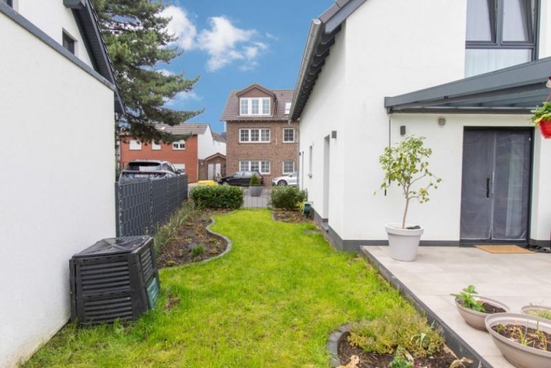 Grevenbroich Wohnen in idyllischer Dorflage: Energieeffizienzhaus aus 2019 mit gehobener Ausstattung Haus kaufen