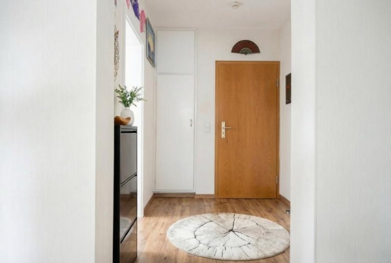 Wülfrath Attraktive 3-Zimmer Wohnung mit Balkon und Garage in ruhiger Stadtnähe - vermietet Wohnung kaufen