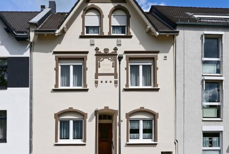 Wülfrath Mehrfamilienhaus mit schönem Garten in Wülfrath-Zentrum: Kombination Eigennutzung/Kapitalanlage Haus kaufen