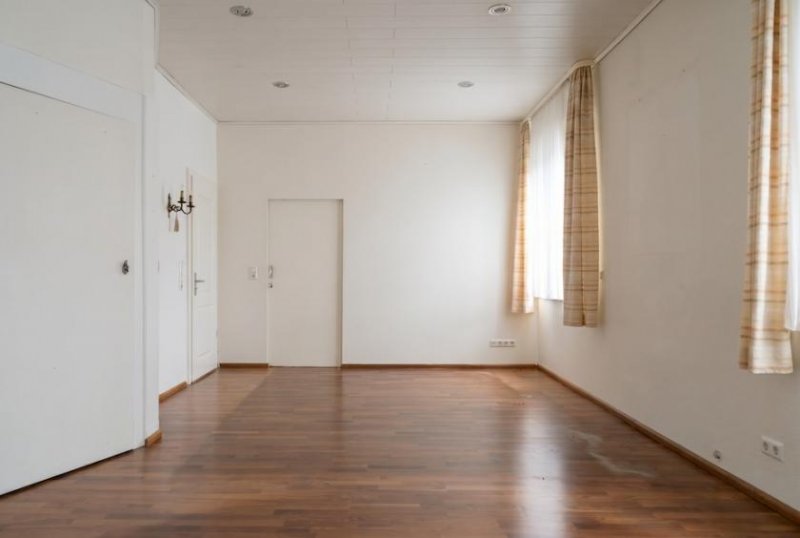 Wülfrath Mehrfamilienhaus mit schönem Garten in Wülfrath-Zentrum: Kombination Eigennutzung/Kapitalanlage Haus kaufen