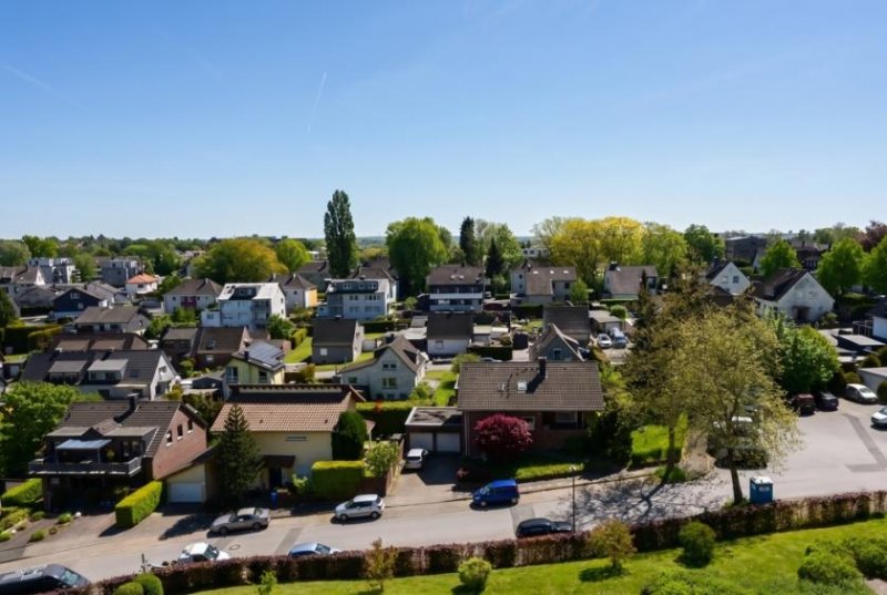 Wülfrath Schön geschnittene 4 Zimmer Wohnung mit Balkon, Gäste WC, Aufzug und Tiefgaragenstellplatz Wohnung kaufen
