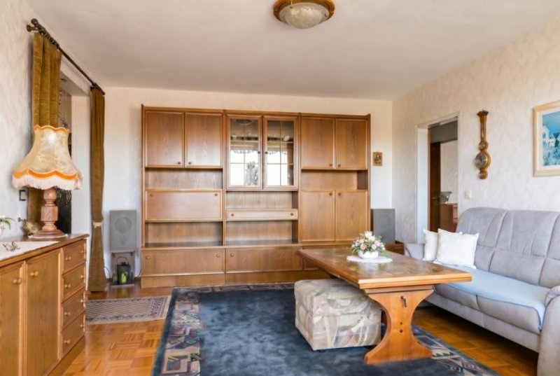 Wülfrath Schön geschnittene 4 Zimmer Wohnung mit Balkon, Gäste WC, Aufzug und Tiefgaragenstellplatz Wohnung kaufen