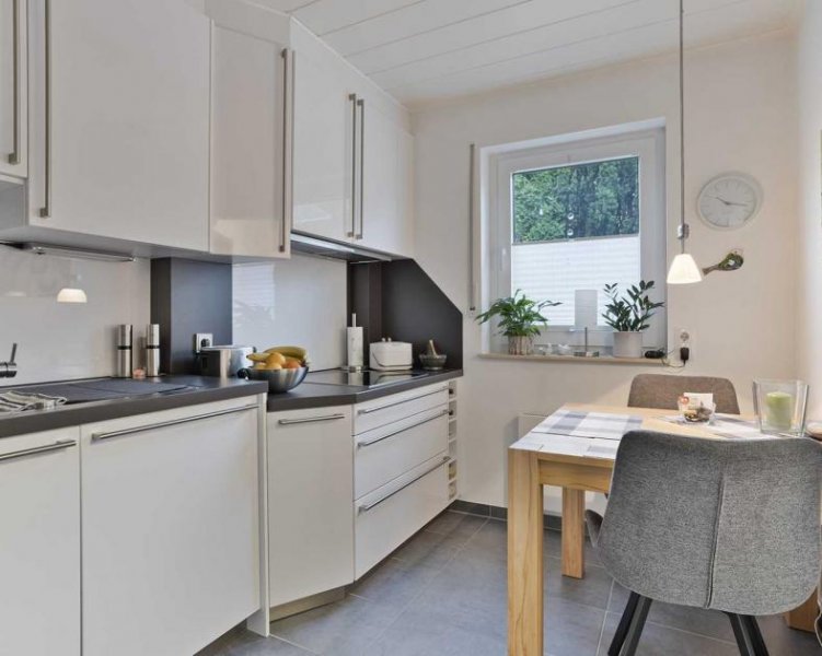 Wülfrath Top-Zustand: Familienfreundliches Reihenhaus mit Garage und Carport in Wülfrath Haus kaufen