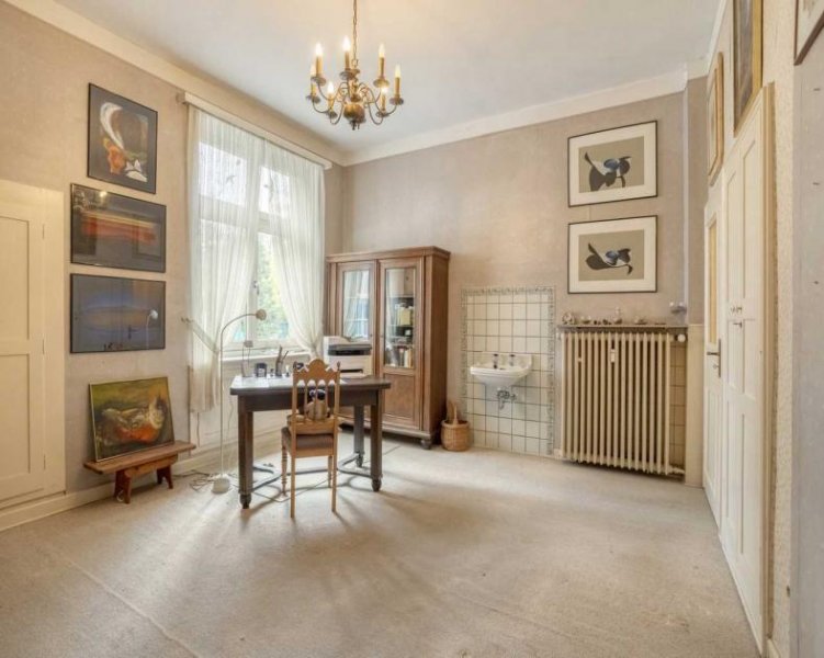 Heiligenhaus Ehemalige Direktorenvilla mit erheblichem Entwicklungspotenzial in Heiligenhaus Haus kaufen