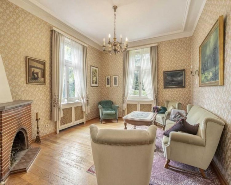 Heiligenhaus Ehemalige Direktorenvilla mit erheblichem Entwicklungspotenzial in Heiligenhaus Haus kaufen