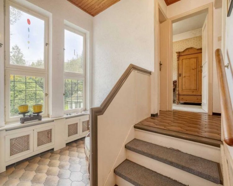 Heiligenhaus Ehemalige Direktorenvilla mit erheblichem Entwicklungspotenzial in Heiligenhaus Haus kaufen