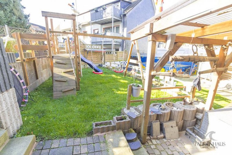 Remscheid Wovon Großfamilien träumen 
Einfamilienhaus mit Garten, 2 Terrassen und mitten im Zentrum Haus kaufen