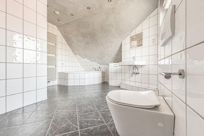 Essen Charmante Maisonette-Eigentumswohnung in Dachgeschoss mit Balkon Wohnung kaufen