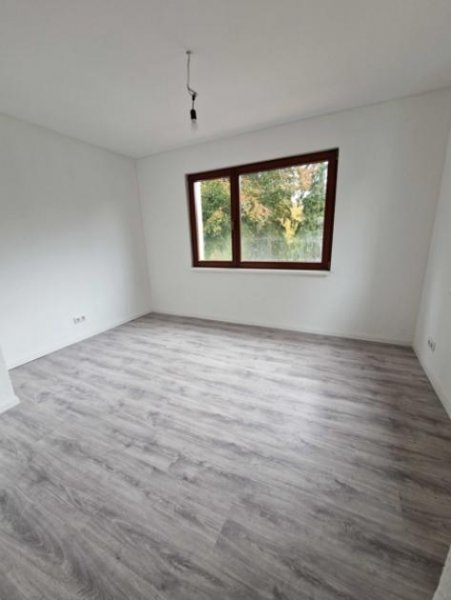 Mülheim an der Ruhr Kapitalanlage in Mülheim -Zwei sanierte Mehrfamilienhäuser mit 7 Wohneinheiten/
2 Garagen 2 Carports Haus kaufen