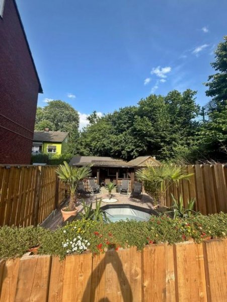 Gelsenkirchen Gelsenkirchen-Scholven: Aufgeteiltes Mehrfamilienhaus mit 5 Wohnungen Gewerbe kaufen