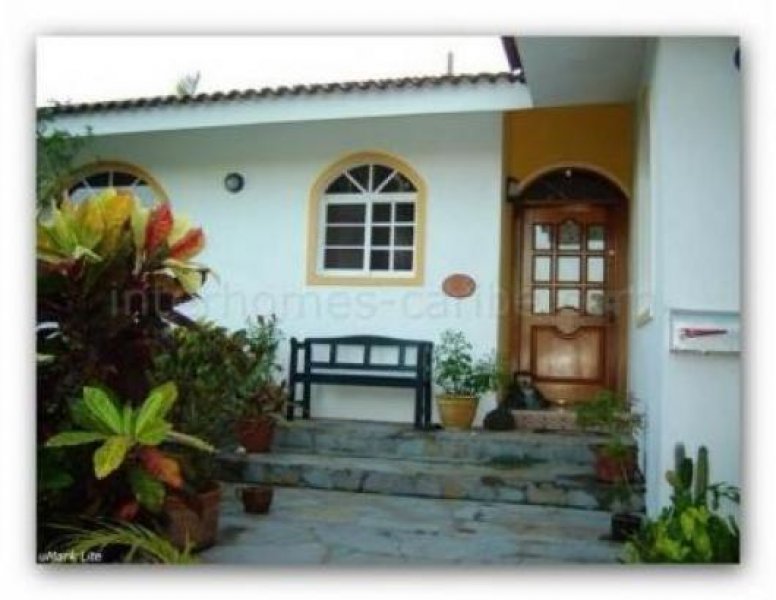 Sosúa/Dominikanische Republik Sosúa: Gepflegte Villa mit großem Grundstück in privilegierter Wohnanlage von Sosúa, drei Schlafzimmer, zwei Bäder, und 