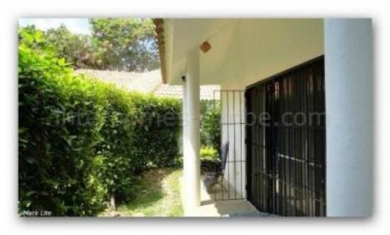 Sosúa/Dominikanische Republik Sosua: Familiäre attraktive Wohnanlage mit Haupthaus und vier Gäste-Wohnungen mit Pool in renommierter Wohngegend nahe dem