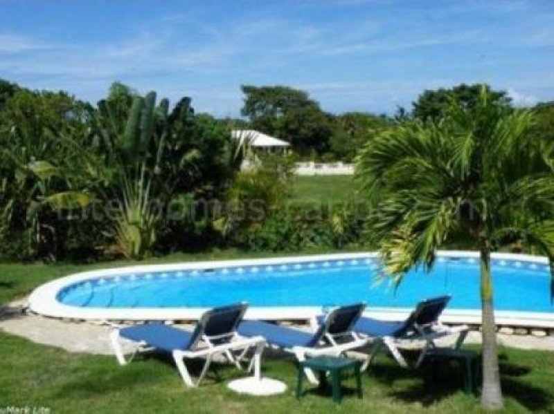 Sosúa/Dominikanische Republik Sosua: Villa in renommierter Wohnanlage mit 100 m² (1 076 sqft) Wohnfläche auf 1014 m² (10 911 sqft) Grundstück, zwei zwei