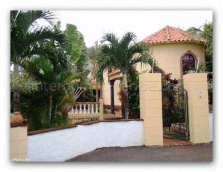 Sosúa/Dominikanische Republik Sosua: Villa mit 215 qm (2300 sqft)Wohnfläche, drei Schlafzimmer, vier Bäder mit Pool in privater Wohnanlage mit Meerblick. 