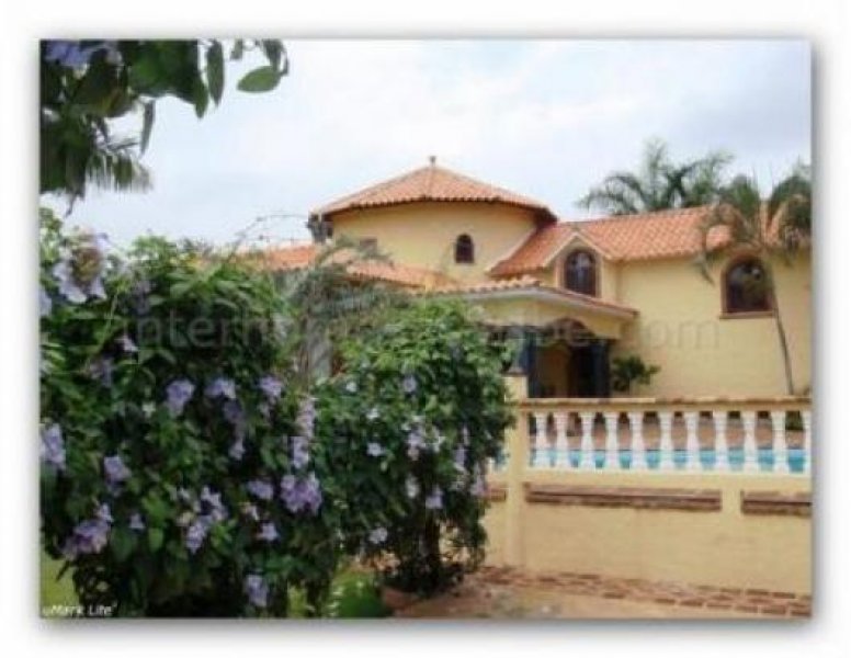 Sosúa/Dominikanische Republik Sosua: Villa mit 215 qm (2300 sqft)Wohnfläche, drei Schlafzimmer, vier Bäder mit Pool in privater Wohnanlage mit Meerblick. 