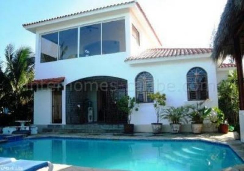 Sosúa/Dominikanische Republik Sosua: wunderschöne zweistöckige Villa mit 175 qm (1 884 sqft) Wohnfläche auf 910 qm (9 795 sqft) Grundstück in privater