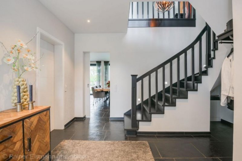 Emmerich am Rhein Elten: Moderne Traumvilla mit freiem Blick am Ortsrand von Elten Haus kaufen