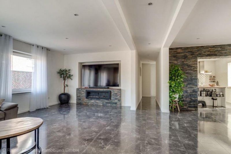 Emmerich am Rhein Emmerich-Hüthum: Freistehendes Einfamilienhaus mit Garten und Möglichkeit zum ebenerdigen Wohnen Haus kaufen