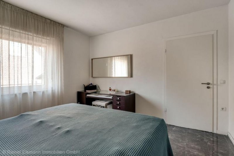 Emmerich am Rhein Emmerich-Hüthum: Freistehendes Einfamilienhaus mit Garten und Möglichkeit zum ebenerdigen Wohnen Haus kaufen