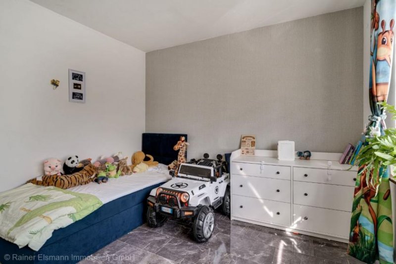 Emmerich am Rhein Emmerich-Hüthum: Freistehendes Einfamilienhaus mit Garten und Möglichkeit zum ebenerdigen Wohnen Haus kaufen