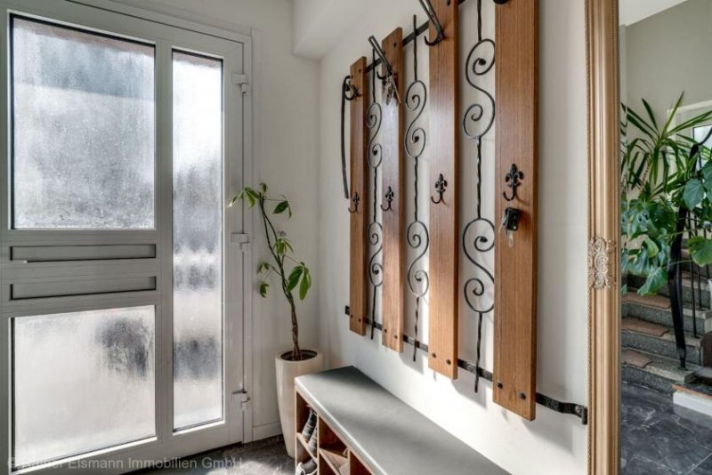 Emmerich am Rhein Emmerich-Hüthum: Freistehendes Einfamilienhaus mit Garten und Möglichkeit zum ebenerdigen Wohnen Haus kaufen