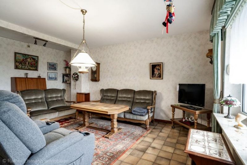 Emmerich am Rhein Emmerich-Hüthum: Viel Potenzial - Reihenmittelhaus mit sonnigem Garten Haus kaufen