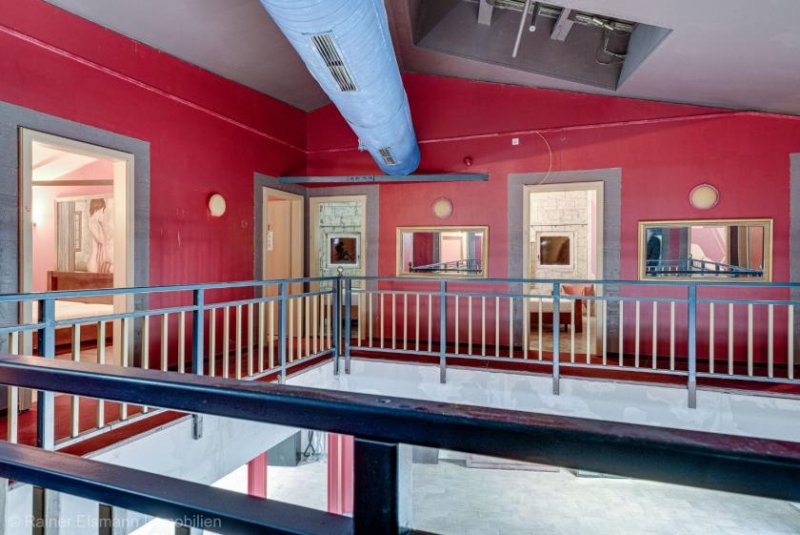 Emmerich am Rhein Emmerich: Vielseitige Multifunktionshalle mit großem Grundstück und flexiblem Nutzungspotenzial Gewerbe kaufen