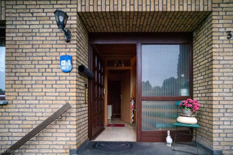 Emmerich am Rhein Emmerich-Vrasselt: Sanierungsbedürftiges Zweifamilienhaus mit Möglichkeit als Einfamilienhaus Haus kaufen