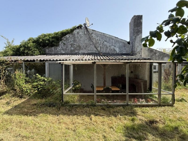 Emmerich am Rhein Sanierungsbedürftiger Bauernhof mit Nebengebäuden im Außenbereich von Emmerich-Elten Haus kaufen