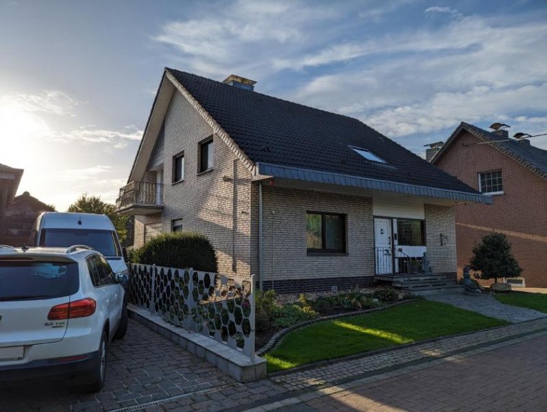 Alpen Freistehendes Einfamilienhaus in ruhiger Lage sucht große Familie! Haus kaufen