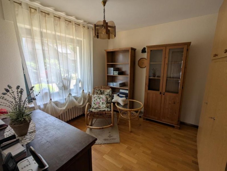 Alpen Freistehendes Einfamilienhaus mit Garten, Balkon und Garage in ruhiger Wohnlage Haus kaufen