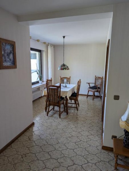 Alpen Freistehendes Einfamilienhaus mit Garten, Balkon und Garage in ruhiger Wohnlage Haus kaufen