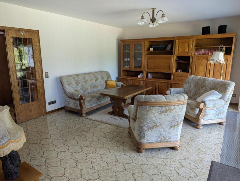 Alpen Freistehendes Einfamilienhaus mit Garten, Balkon und Garage in ruhiger Wohnlage Haus kaufen