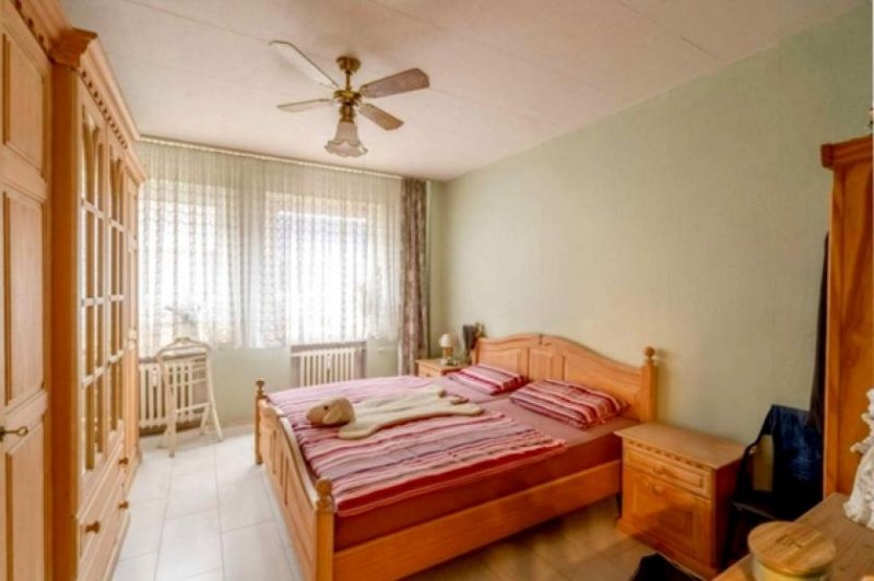 Duisburg Top Investment im Zentrum
Duisburgs: Vollvermietetes Wohn- und
Geschäftshaus mit drei Garagen Haus kaufen