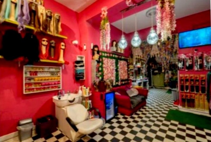 Duisburg Top Investment im Zentrum
Duisburgs:Vollvermietetes Wohn-und
Geschäftshaus mit dr eiGaragen Haus kaufen