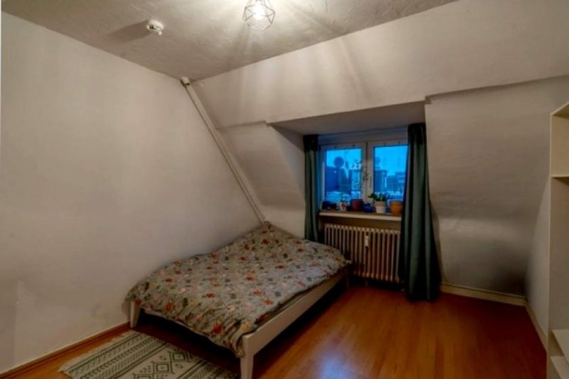 Duisburg Top Investment im Zentrum
Duisburgs: Vollvermietetes Wohn- und
Geschäftshaus mit drei Garagen Haus kaufen