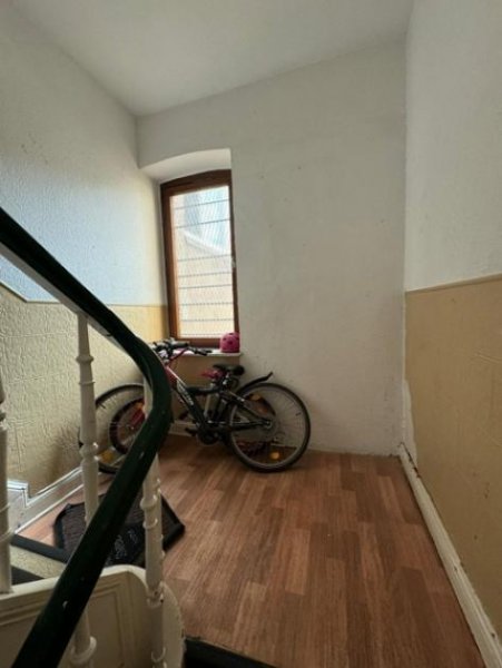 Duisburg MFH in zentraler Lage von DU-Hochfeld
Attraktive Anlageimmobilie mit 1 Gewerbeeinheit und 2 Wohnungen Haus kaufen