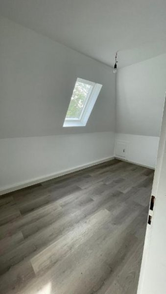 Rheinberg Rheinberg - sanierte 3 Zimmer Wohnung - zuätzlicher Raum auf gleicher Etage - Böden neu Wohnung kaufen