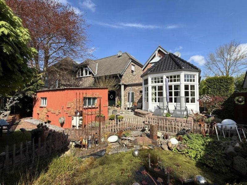 Kleve (Kreis Kleve) Großes Wohnhaus mit Einliegerwohnung und alter Schmiede nebst idyllischem Garten Haus kaufen