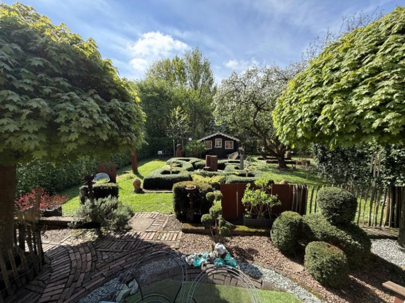 Kleve (Kreis Kleve) Großes Wohnhaus mit Einliegerwohnung und alter Schmiede nebst idyllischem Garten Haus kaufen